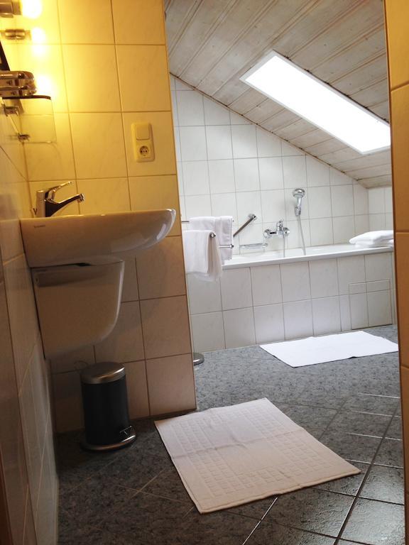 גרמיש-פרטנקירכן Ferienwohnung Gruss Aus Partenkirchen חדר תמונה
