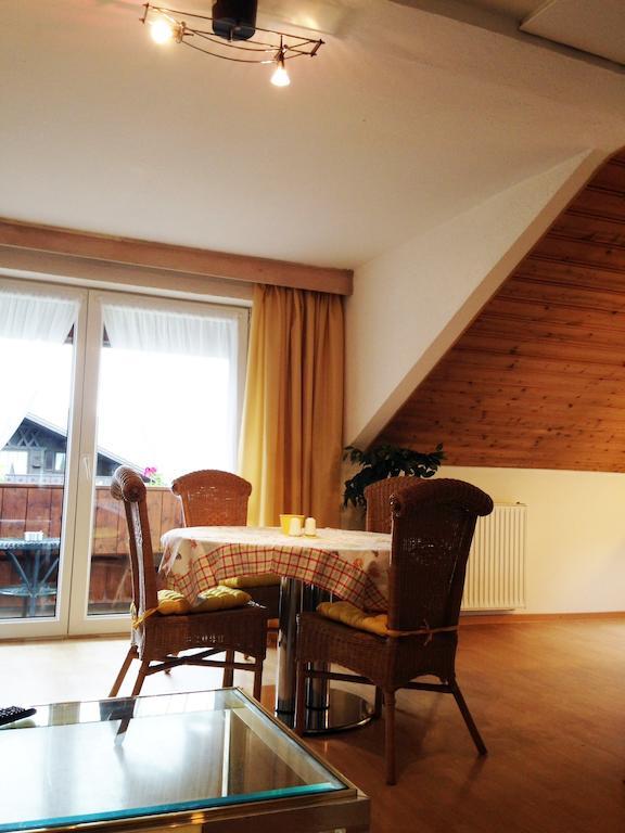 גרמיש-פרטנקירכן Ferienwohnung Gruss Aus Partenkirchen חדר תמונה